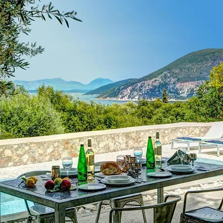 Tselentata Sleeps 4 Pool Air Con Wifi