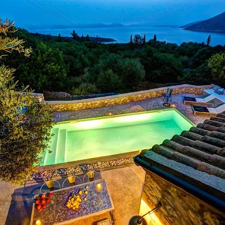 Tselentata Sleeps 4 Pool Air Con Wifi