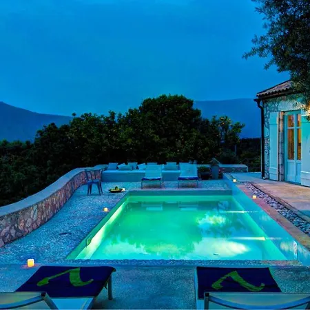 Villa Tselentata Sleeps 4 Pool Air Con Wifi Tselendáta