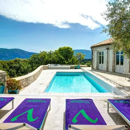 Tselentata Sleeps 4 Pool Air Con Wifi * Tselendáta