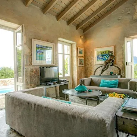 Tselentata Sleeps 4 Pool Air Con Wifi Villa