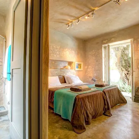 Tselentata Sleeps 4 Pool Air Con Wifi *