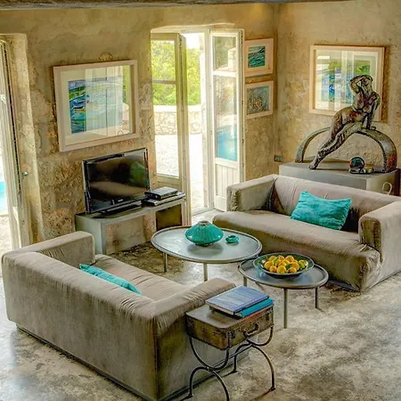 Tselentata Sleeps 4 Pool Air Con Wifi Villa